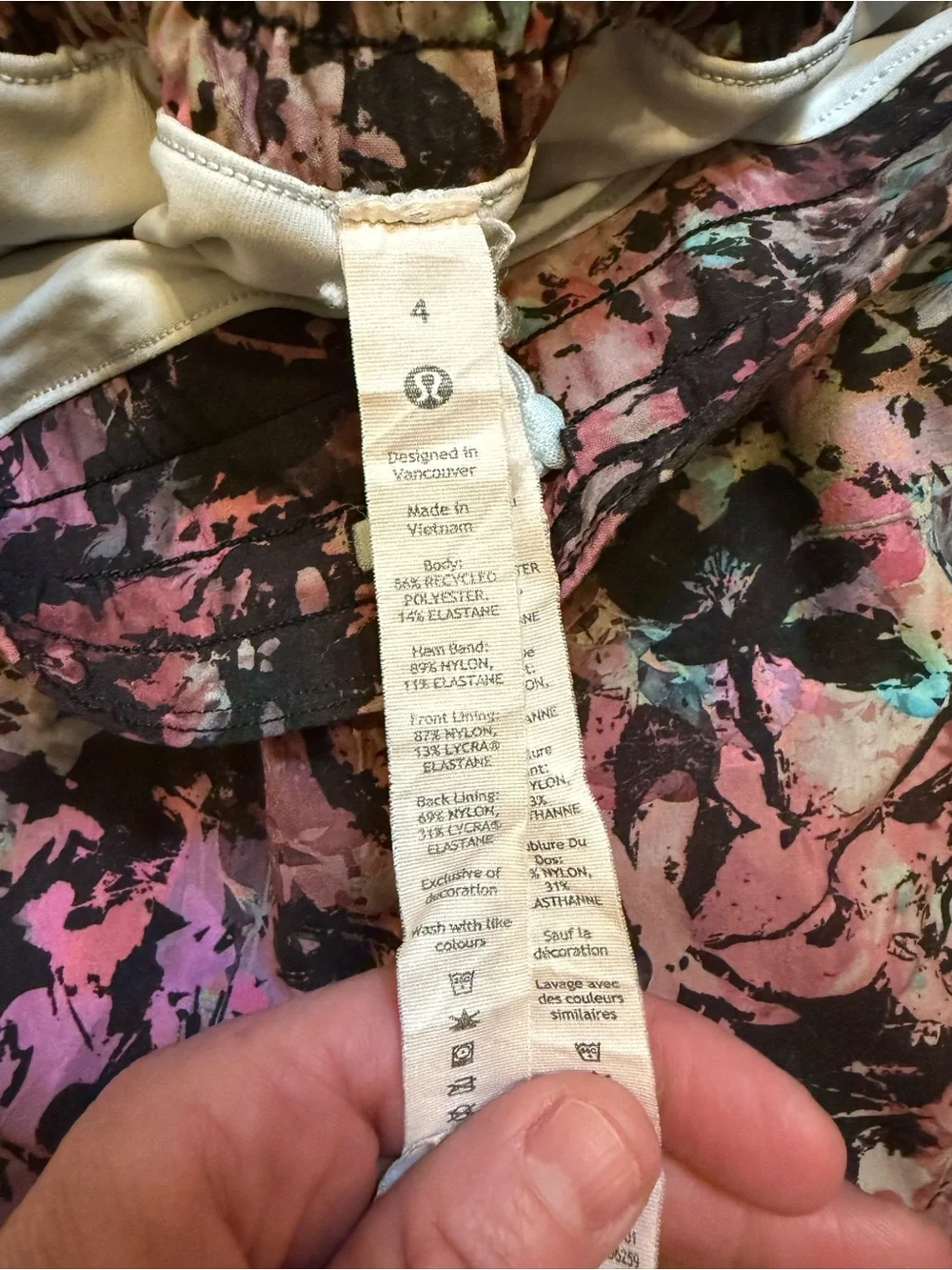 Lululemon Hotty Hot high-rise skirt / skort - Size: 4 - Stencil Blossom